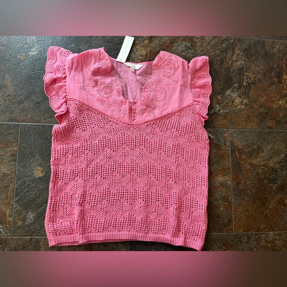 New women’s Adiva V neck pink open weave crochet flutter sleeve sweater. Medium